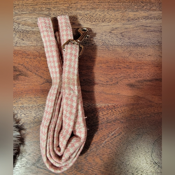 NWT Doggie Design Light Pink Houndstooth Sherpa Edged Dog Coat Size S with Leash - Picture 2 of 8
